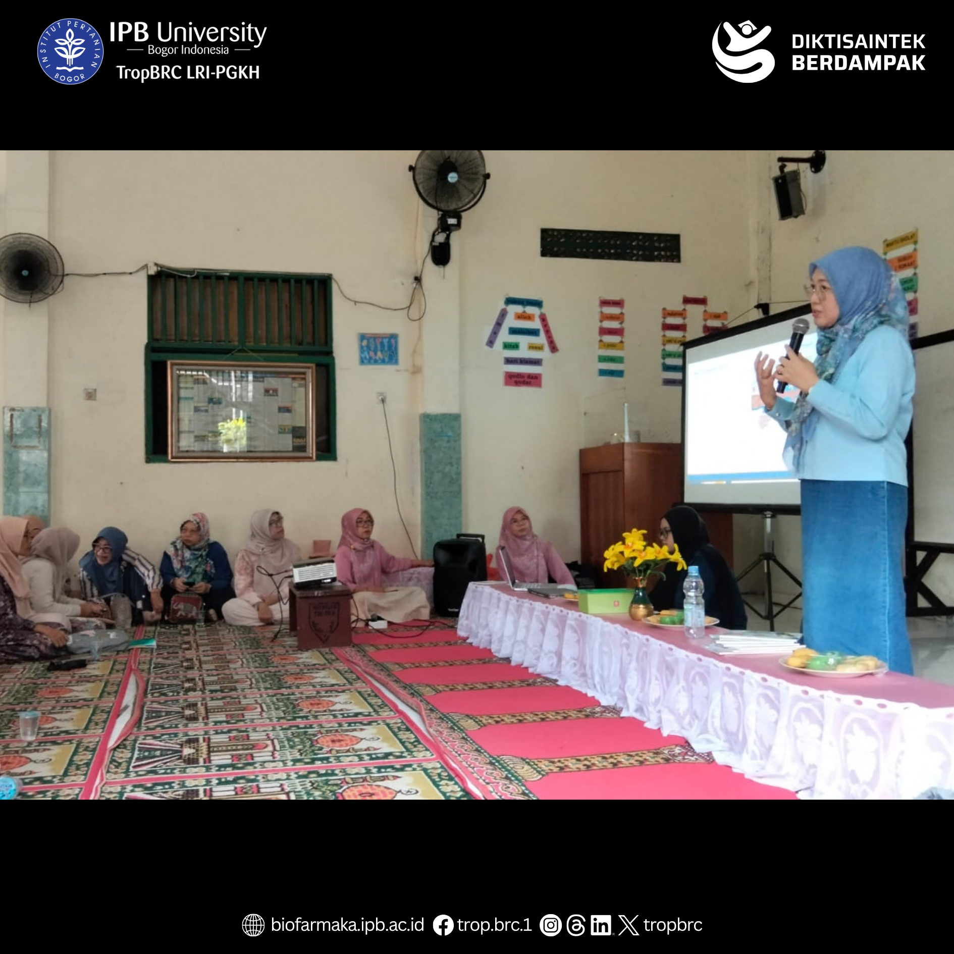 A speaker at a podium
with audience members listening