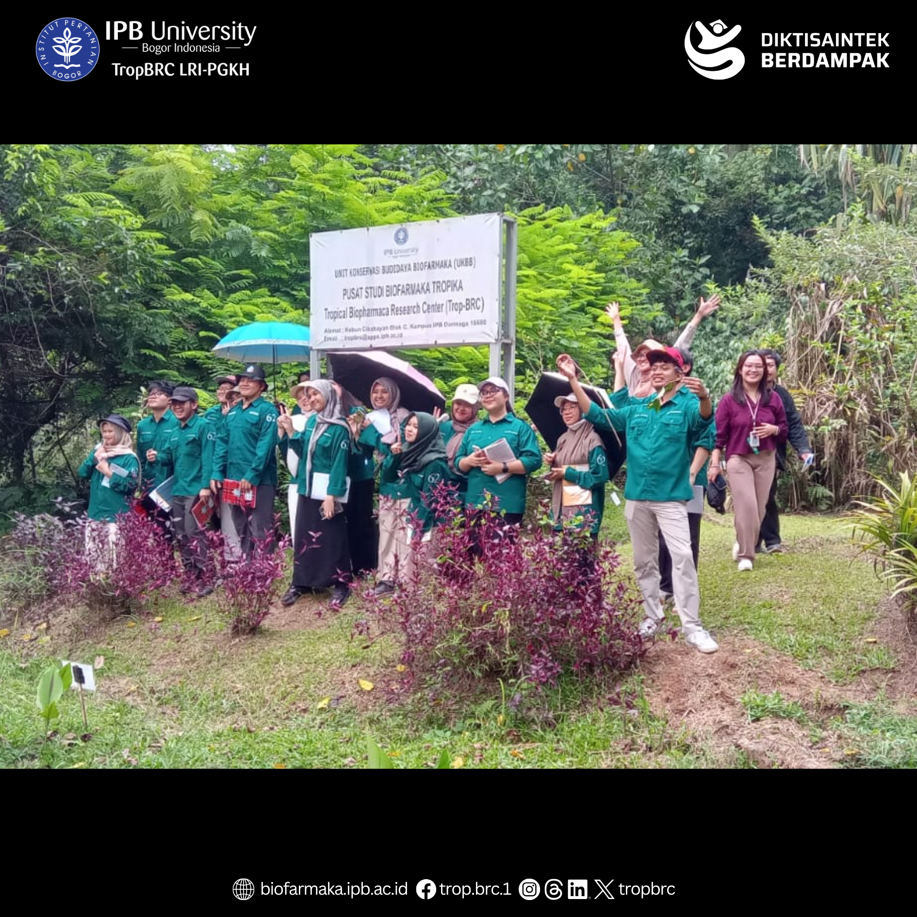 Faculty of Medicine students gather by the UKBB signboard after a field visit about tropical medicinal plants.